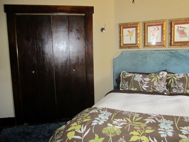FlatIron Historic Sandstone Inn: 745 N River St, Hot Springs, SD 57747